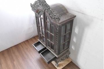 アジアンヴィンテージ　バリ　チーク材　アーチ型のフォルムと繊細な彫刻が美しいショーケース　(R-089916)