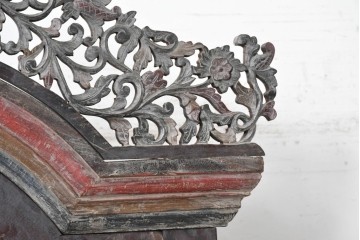 アジアンヴィンテージ　バリ　チーク材　アーチ型のフォルムと繊細な彫刻が美しいショーケース　(R-089916)