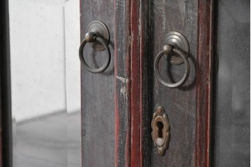 アジアンヴィンテージ　バリ　チーク材　アーチ型のフォルムと繊細な彫刻が美しいショーケース　(R-089916)