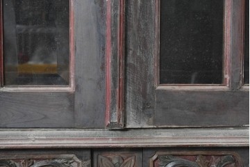 アジアンヴィンテージ　バリ　チーク材　アーチ型のフォルムと繊細な彫刻が美しいショーケース　(R-089916)
