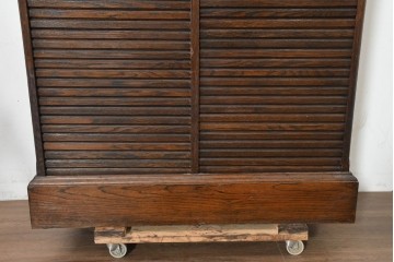 フランスアンティーク　1930年頃　オーク材　蛇腹式シャッター付き　端正な佇まいが魅力のキャビネット　(R-089918)