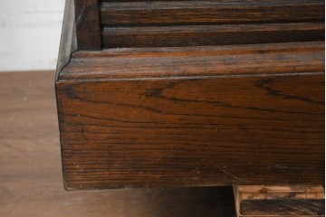 フランスアンティーク　1930年頃　オーク材　蛇腹式シャッター付き　端正な佇まいが魅力のキャビネット　(R-089918)