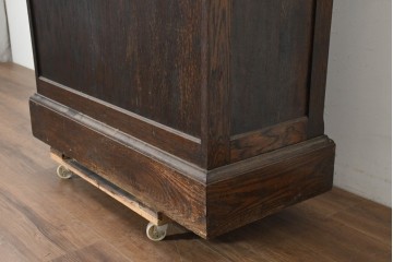 フランスアンティーク　1930年頃　オーク材　蛇腹式シャッター付き　端正な佇まいが魅力のキャビネット　(R-089918)
