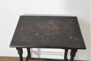 イギリスヴィンテージ　1950年頃　オーク材　細身のターニングレッグが軽やかなサイドテーブル　(R-089920)