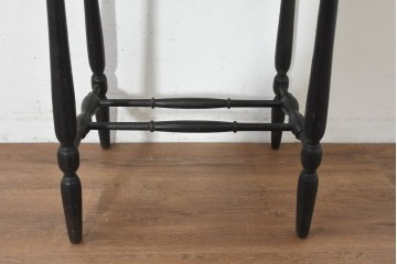 イギリスヴィンテージ　1950年頃　オーク材　細身のターニングレッグが軽やかなサイドテーブル　(R-089920)