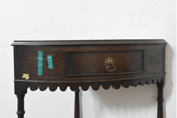 イギリスアンティーク　1920年頃　オーク材　曲線的なフォルムが上品なコーナーサイドテーブル　(R-089923)