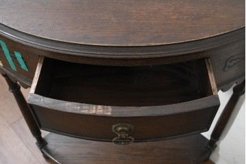 イギリスアンティーク　1920年頃　オーク材　曲線的なフォルムが上品なコーナーサイドテーブル　(R-089923)