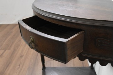 イギリスアンティーク　1920年頃　オーク材　曲線的なフォルムが上品なコーナーサイドテーブル　(R-089923)