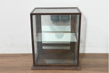 イギリスアンティーク　1930年頃　背面ミラーがコレクションを引き立てる卓上ガラスケース　(R-089924)