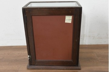 イギリスアンティーク　1930年頃　背面ミラーがコレクションを引き立てる卓上ガラスケース　(R-089924)