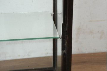 イギリスアンティーク　1930年頃　背面ミラーがコレクションを引き立てる卓上ガラスケース　(R-089924)