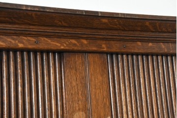 イギリスアンティーク　1920年頃　オーク材　蛇腹扉が印象的な特大サイズの重ねキャビネット　(R-089925)