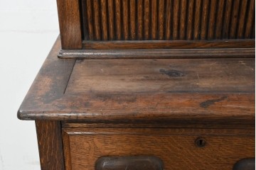 イギリスアンティーク　1920年頃　オーク材　蛇腹扉が印象的な特大サイズの重ねキャビネット　(R-089925)