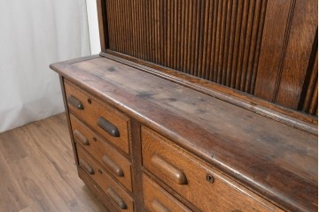 イギリスアンティーク　1920年頃　オーク材　蛇腹扉が印象的な特大サイズの重ねキャビネット　(R-089925)