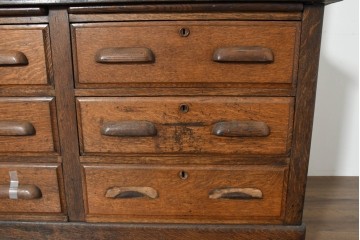 イギリスアンティーク　1920年頃　オーク材　蛇腹扉が印象的な特大サイズの重ねキャビネット　(R-089925)