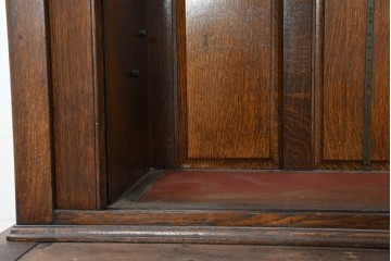イギリスアンティーク　1920年頃　オーク材　蛇腹扉が印象的な特大サイズの重ねキャビネット　(R-089925)