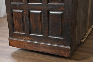 イギリスアンティーク　1920年頃　オーク材　蛇腹扉が印象的な特大サイズの重ねキャビネット　(R-089925)