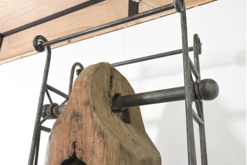 アジアンアンティーク　1900年から1930年頃　バリ　特大!!　 高さ約2.5m　一本木をくり抜いた迫力ある木製スリットドラム　吊り下げスタンド付き　(R-089927)