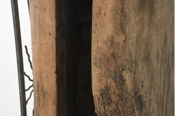 アジアンアンティーク　1900年から1930年頃　バリ　特大!!　 高さ約2.5m　一本木をくり抜いた迫力ある木製スリットドラム　吊り下げスタンド付き　(R-089927)