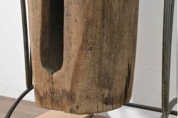 アジアンアンティーク　1900年から1930年頃　バリ　特大!!　 高さ約2.5m　一本木をくり抜いた迫力ある木製スリットドラム　吊り下げスタンド付き　(R-089927)