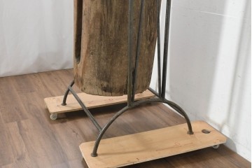 アジアンアンティーク　1900年から1930年頃　バリ　特大!!　 高さ約2.5m　一本木をくり抜いた迫力ある木製スリットドラム　吊り下げスタンド付き　(R-089927)