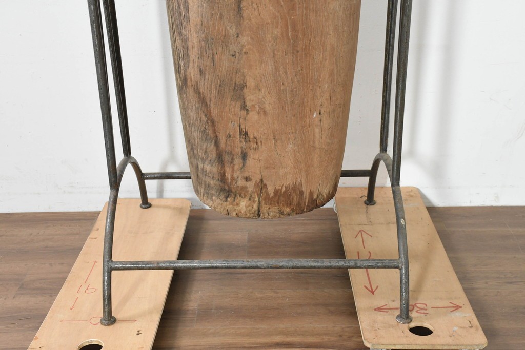 アジアンアンティーク　1900年から1930年頃　バリ　特大!!　 高さ約2.5m　一本木をくり抜いた迫力ある木製スリットドラム　吊り下げスタンド付き　(R-089927)