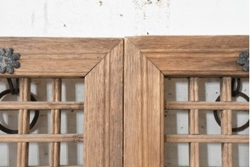 中国アンティーク建具　1900年頃　李朝風建具　均整の取れた格子意匠が魅力の窓2枚(1対)セット　(R-089929)