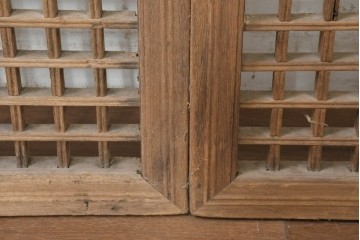 中国アンティーク建具　1900年頃　李朝風建具　均整の取れた格子意匠が魅力の窓2枚(1対)セット　(R-089929)
