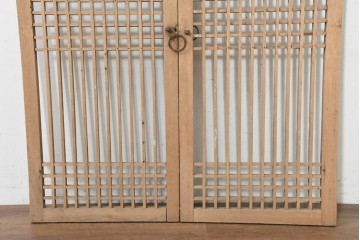 中国アンティーク建具　1900年頃　李朝風建具　均整の取れた格子意匠が魅力の窓2枚(1対)セット　(R-089929)