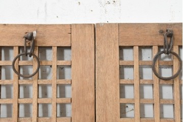 中国アンティーク建具　1900年頃　李朝風建具　均整の取れた格子意匠が魅力の窓2枚(1対)セット　(R-089929)