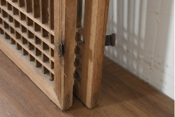 中国アンティーク建具　1900年頃　李朝風建具　均整の取れた格子意匠が魅力の窓2枚(1対)セット　(R-089929)