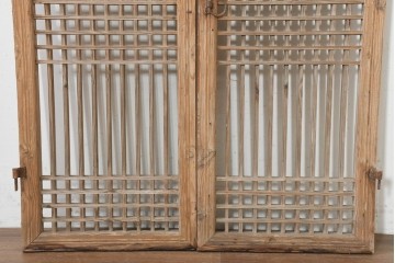 中国アンティーク建具　1900年頃　李朝風建具　均整の取れた格子意匠が魅力の窓2枚(1対)セット　(R-089930)