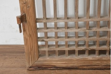 中国アンティーク建具　1900年頃　李朝風建具　均整の取れた格子意匠が魅力の窓2枚(1対)セット　(R-089930)