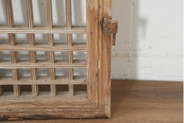 中国アンティーク建具　1900年頃　李朝風建具　均整の取れた格子意匠が魅力の窓2枚(1対)セット　(R-089930)