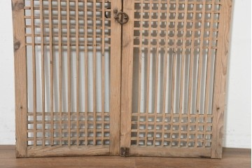 中国アンティーク建具　1900年頃　李朝風建具　均整の取れた格子意匠が魅力の窓2枚(1対)セット　(R-089930)