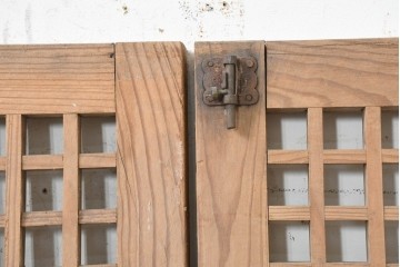 中国アンティーク建具　1900年頃　李朝風建具　均整の取れた格子意匠が魅力の窓2枚(1対)セット　(R-089930)
