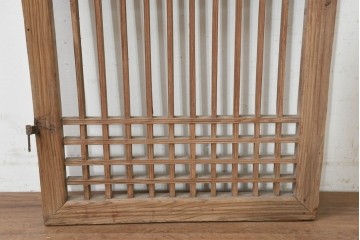 中国アンティーク建具　1900年頃　李朝風建具　規則正しい格子意匠が魅力の窓1枚　(R-089934)