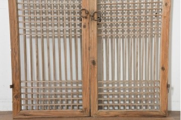 中国アンティーク建具　1900年頃　李朝風建具　均整の取れた格子意匠が魅力の窓2枚(1対)セット　(R-089935)