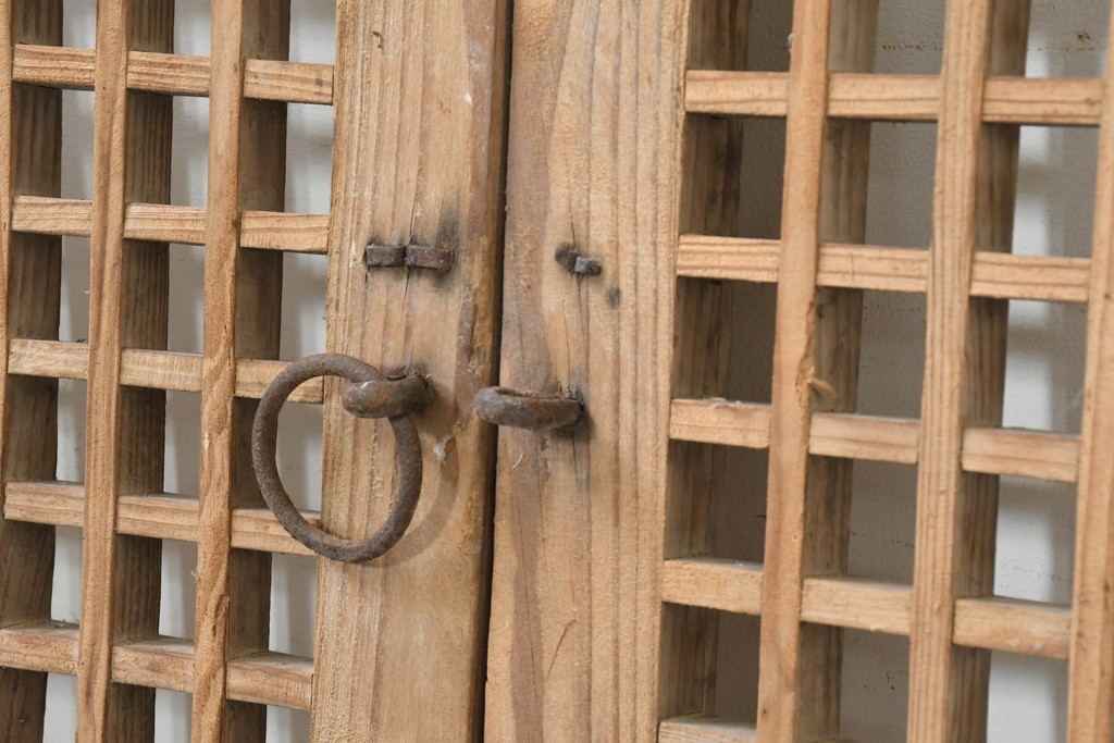 中国アンティーク建具　1900年頃　李朝風建具　均整の取れた格子意匠が魅力の窓2枚(1対)セット　(R-089936)