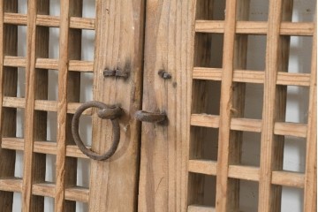 中国アンティーク建具　1900年頃　李朝風建具　均整の取れた格子意匠が魅力の窓2枚(1対)セット　(R-089936)