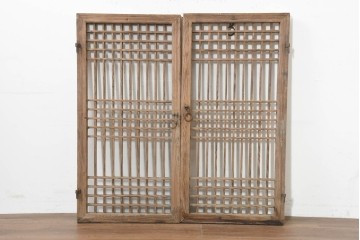 中国アンティーク建具　1900年頃　李朝風建具　均整の取れた格子意匠が魅力の窓2枚(1対)セット　(R-089937)