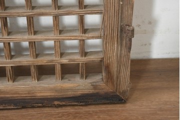 中国アンティーク建具　1900年頃　李朝風建具　均整の取れた格子意匠が魅力の窓2枚(1対)セット　(R-089937)