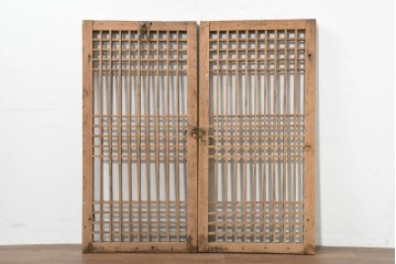 中国アンティーク建具　1900年頃　李朝風建具　均整の取れた格子意匠が魅力の窓2枚(1対)セット　(R-089937)