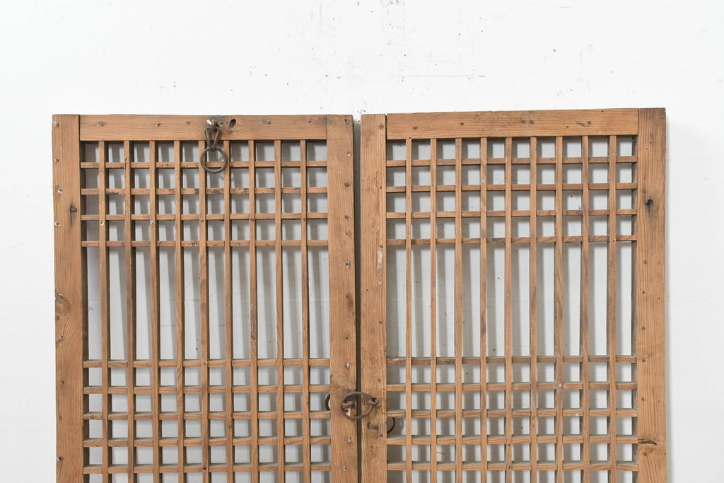 中国アンティーク建具　1900年頃　李朝風建具　均整の取れた格子意匠が魅力の窓2枚(1対)セット　(R-089937)