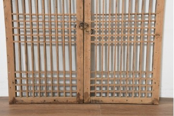 中国アンティーク建具　1900年頃　李朝風建具　均整の取れた格子意匠が魅力の窓2枚(1対)セット　(R-089937)