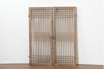 中国アンティーク建具　1900年頃　李朝風建具　均整の取れた格子意匠が魅力の窓2枚(1対)セット　(R-089938)