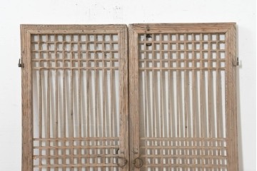 中国アンティーク建具　1900年頃　李朝風建具　均整の取れた格子意匠が魅力の窓2枚(1対)セット　(R-089938)