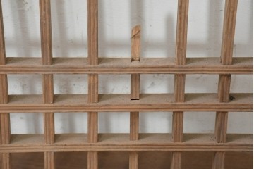 中国アンティーク建具　1900年頃　李朝風建具　規則正しい格子意匠が魅力の窓1枚　(R-089939)