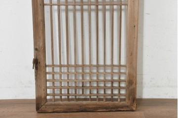中国アンティーク建具　李朝風建具　素朴な木味と格子意匠を楽しめる窓1枚　(R-089941)