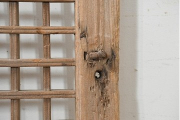 中国アンティーク建具　李朝風建具　素朴な木味と格子意匠を楽しめる窓1枚　(R-089941)